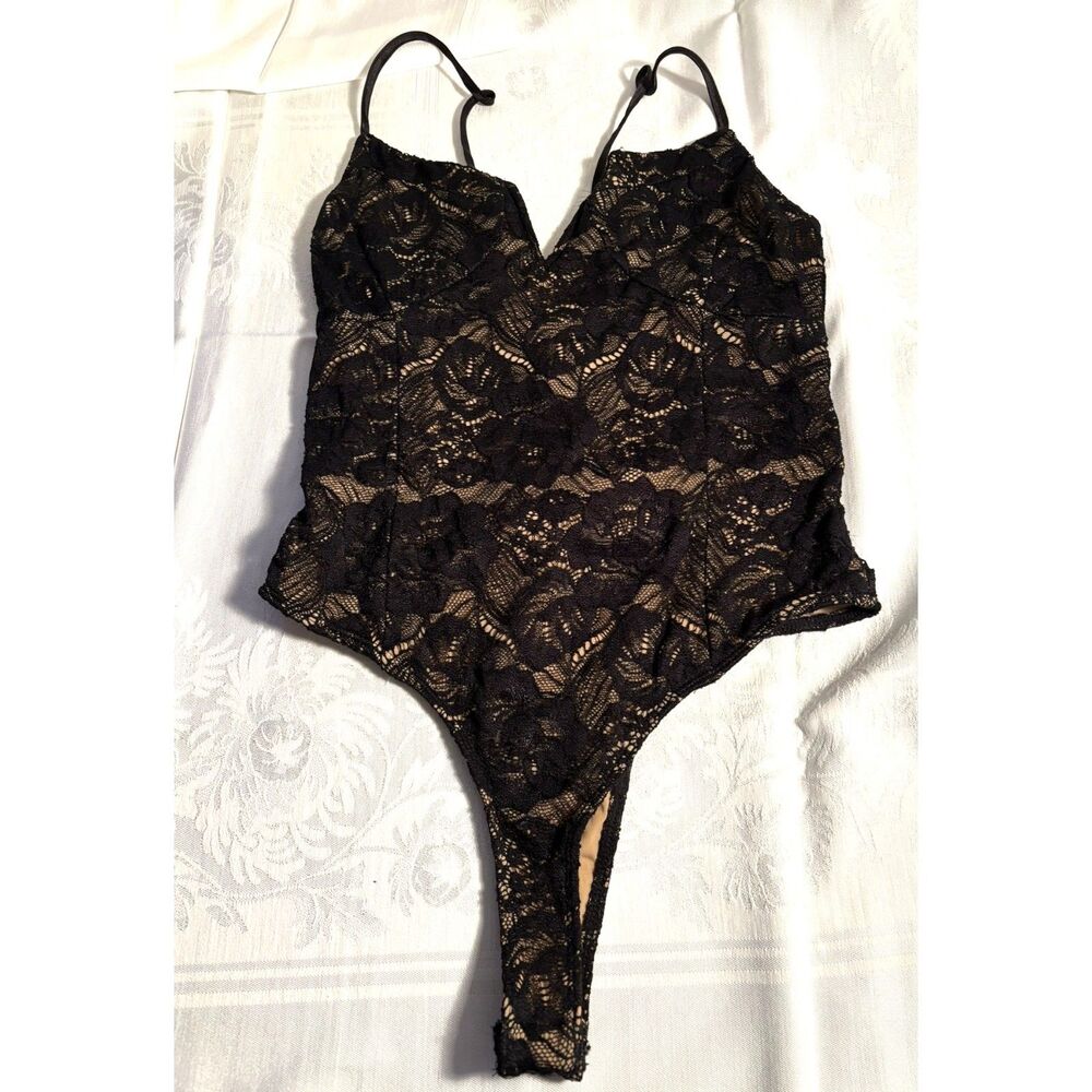 Lulus Black Lace/Nude Back Lacing Thong Bodysuit Size L NWT Dark Goth Romantic